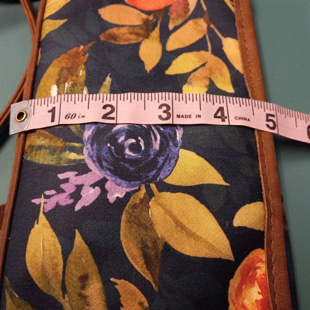 Donna Sharp Floral Crossbody/Wallet - Picture 3 of 11